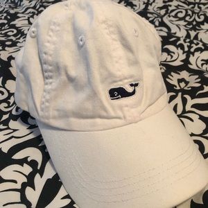 White vineyard vines hat